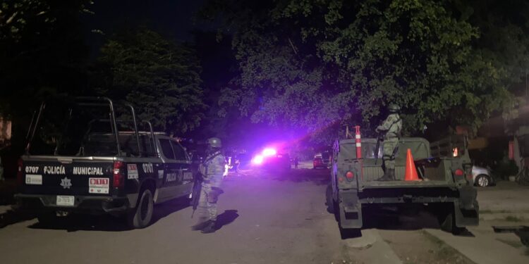 Asesinan a balazos frente a su casa a vecnoa de Urbi Villas del Cedro