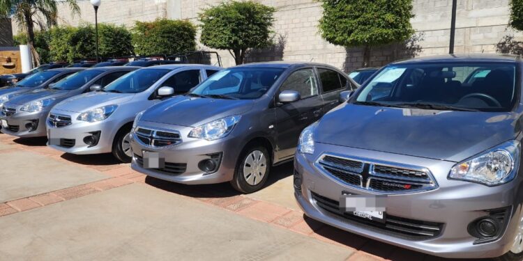 Entrega Fiscal Sara Bruna vehículos a MP y Policía de Investigación