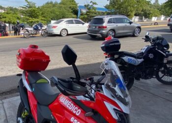 Policía resultó lesionado al chocar la moto que conducía contra un auto