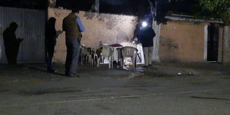 Lo matan a balazos cuando jugaba baraja con sus amigos en la Miguel Hidalgoo