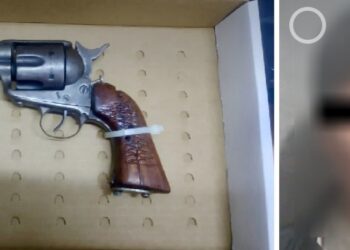 Se paseaba con un revólver fajado a la cintura y fue detenido