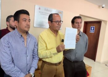 Por entregar un “edificio de cartón”, trabajadores y estudiantes de la UAdeO presentan otra denuncia ante la ASE contra la ex rectora