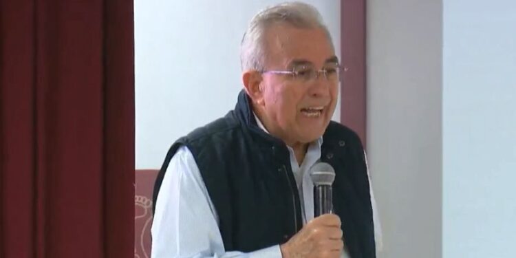 Es necesario destruir el hacinamiento: Rocha Moya al anunciar atención a familias en cuarterías de Guasave