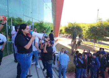 Universitarios liberan instalaciones de rectoría de UAdeO en Culiacán y Los Mochis