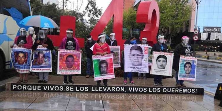 Una jueza ordenó liberar a 8 militares detenidos por la desaparición de los 43 normalistas de Ayotzinapa