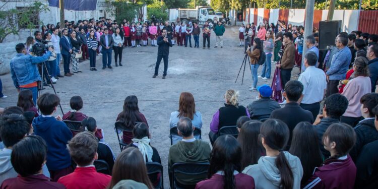 Juan de Dios Gámez acude a banderazo de inicio para la pavimentación de la av. Igualamo en el sector La Conquista
