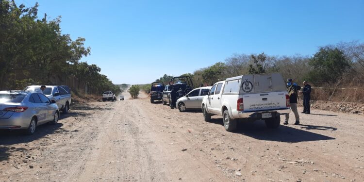 Hallan a un hombre ejecutado a balazos a un costado de “La Casa de El Lago”