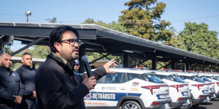 Ayuntamiento entrega 30 patrullas eléctricas y equipamiento táctico a la SSPyTM