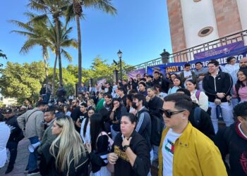 Estudiantes de Ciencias de la Salud de la UAS protestan en la Obregón
