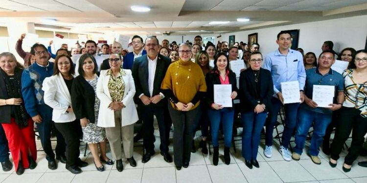 Por fin voy a dormir tranquila : Maestra Carmen Rentería al recibir su Nombramiento Definitivo como docente