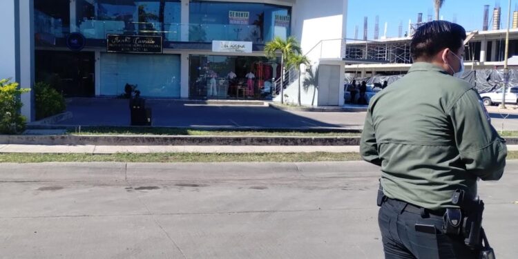 Atacan a balazos un comercio en una plaza de la Isla Musala