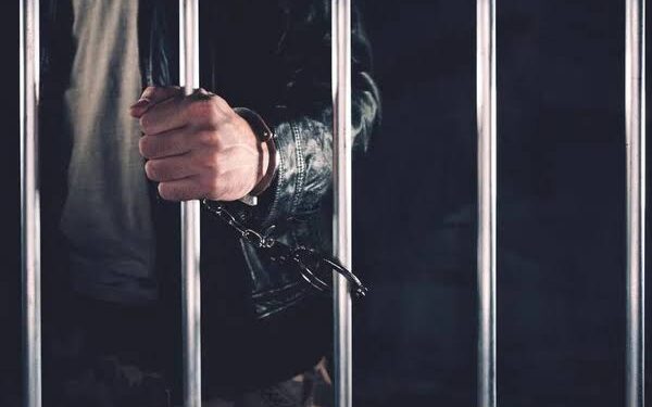 Logra FGE 36 años de cárcel para sujeto por secuestro exprés, robo y robo de vehículo