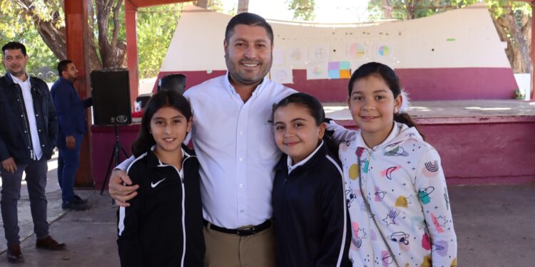 “Nuestro compromiso con la educación de Badiraguato es grande y fuerte”: López Elenes