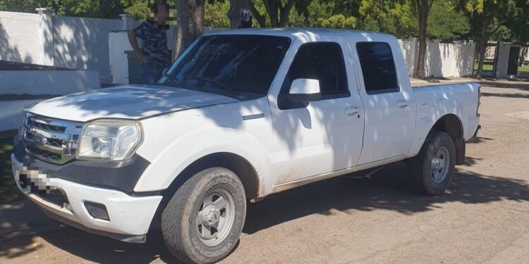 Policía Municipal detienen a un hombre en camioneta que había sido robada