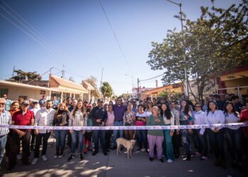 Ayuntamiento inicia construcción de calle en La Conquista y entrega pavimentación en Aguaruto