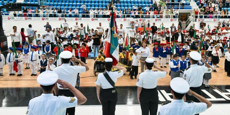 Con encuentro entre escoltas, conmemoran el Día de la Bandera en Nivel Preescolar Federal