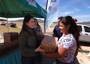 Entrega DIF Culiacán apoyo de despensas a familias pescadoras de la sindicatura Imala