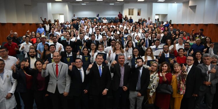 Se gradúan 123 especialistas de nueve diferentes ramas de la Medicina