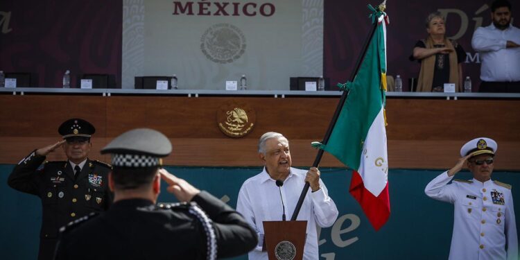 AMLO conmemora el Día de la Bandera desde Mazatlán para todo México