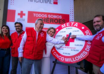 Rocha pone en marcha la Colecta Nacional de Cruz Roja en Sinaloa