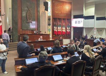 Congreso aprueba solicitud de licencia a dos diputados; da trámite a licencias de alcaldes