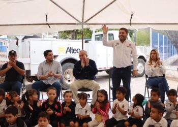 Rocha Moya y López Elenes entregan calles y alumbrado público en Soyatita