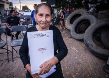 ‘Es un sueño cristalizado para ustedes y sus familias’: Juan de Dios Gámez al entregar 83 escrituras a habitantes del Campo El Diez