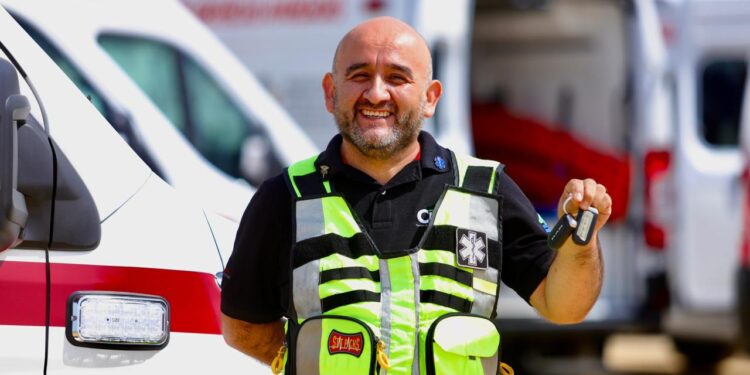 Entrega la Beneficencia Pública en Sinaloa 19 ambulancias y 900 apoyos funcionales