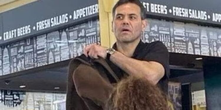 “El Vicentillo”, hijo mayor de “El Mayo” Zambada, es captado en un aeropuerto de los EEUU
