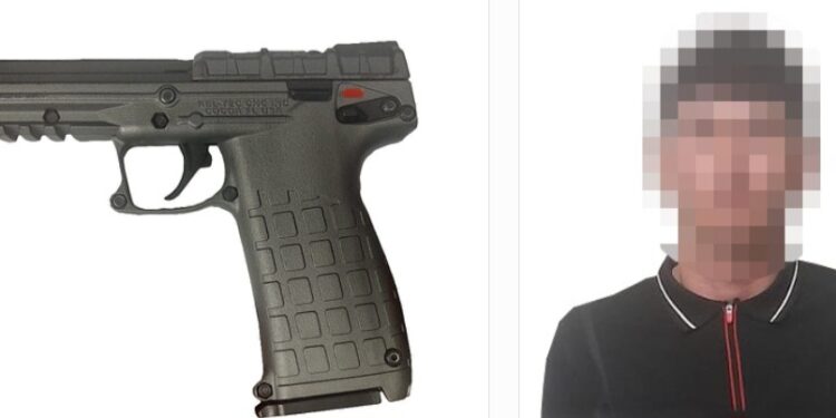 Tras un reporte ciudadano, dos personas que portaban armas de fuego fueron aseguradas