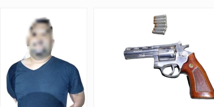 Civil es asegurado con arma de fuego por la PEP