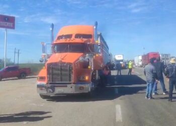 Transportistas de Sinaloa se unen a paro nacional; exigen seguridad y frenar el “cobro de piso”