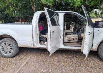 Guardia Nacional detiene a 3 hombres con fusiles de asalto en un vehículo con blindaje artesanal en Sinaloa