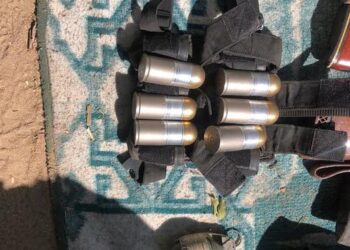 GN, Ejército y SSPC Estatal aseguran 3 camionetas con granada, armas largas, cargadores y cartuchos en Chiapas