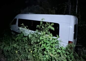 Cae a barranco la camioneta en la que viajaba “El Costeño”