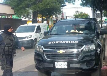Indigente intenta quemar camioneta de Bomberos y es detenido