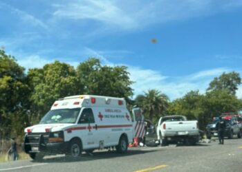 Una mujer y un hombre, ambos jóvenes, murieron en el choque de automóvil y una camioneta en Pericos