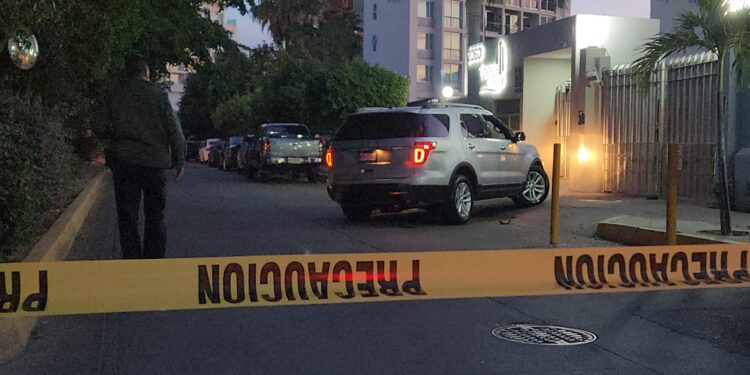 Asesinan a balazos a dos jóvenes frente al acceso principal la privada Residencial Bonanza