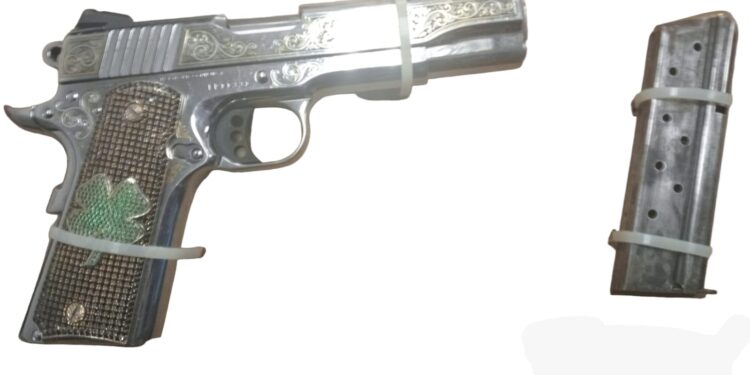 La PEP asegura a hombre armado tras disparos