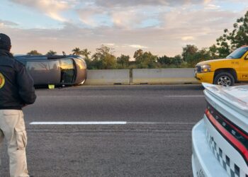 Sólo golpes y heridas leves sufre chófer en choque y volcadura en Navolato