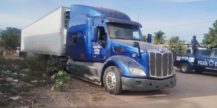 Grupo Élite de la Policía Estatal recupera tráiler robado en EUA