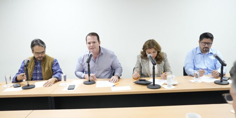 Acuerda Comisión procesar información de pregunta abierta aplicada en Consulta a la UAdeO