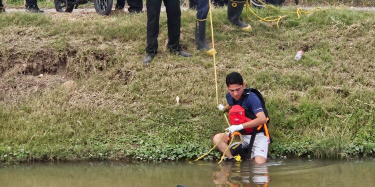 Flota cadáver en el canal Santa Martha en Culiacán, pero es localizado en Navolato