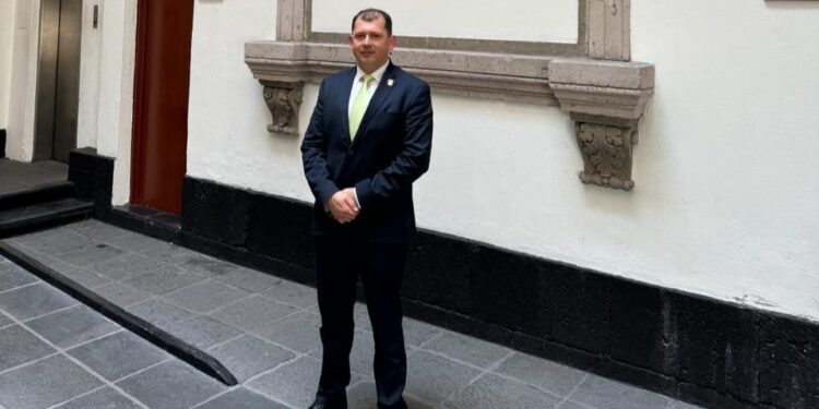 Voluntad de diálogo y entendimiento en la mesa de diálogo realizada en SEGOB entre la UAS y el Gobernador; secretaria toma nota de las posturas y declara que la mesa queda abierta