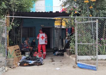 Mujer resulta intoxicada en incendio en una casa de Juntas del Humaya