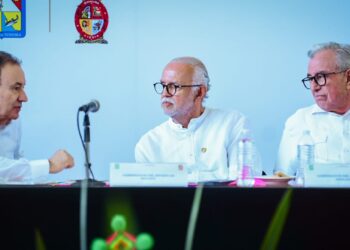 Asiste Rocha a reunión de seguridad de los gobernadores del Mar de Cortés