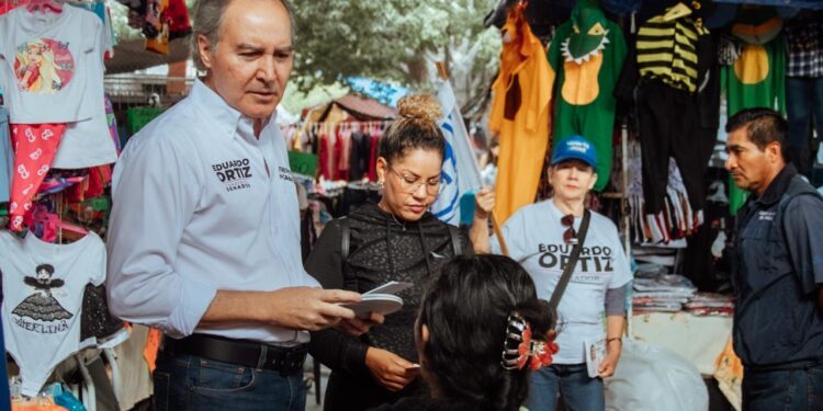 “Morena está quedando mal”, tianguistas se quejan de la 4T con Eduardo Ortiz en Mazatlán