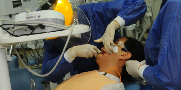 Servicios de prevención y especialidades se ofrecen en las clínicas odontológicas de la Nueva Universidad