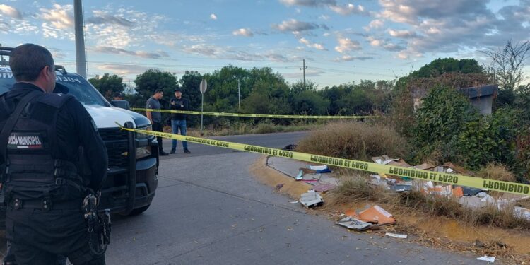 Localizan a un hombre asesinado a un costado del fraccionamiento Danubio y el Canal 7