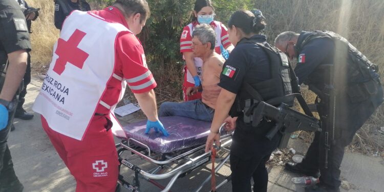 Agreden con una “cuarta” para caballos a un adulto mayor en Perisur